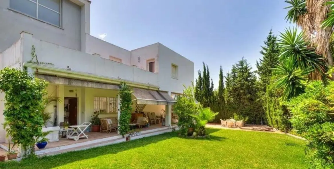 Продажа  отдельно стоящей виллы в Nueva Andalucía 5