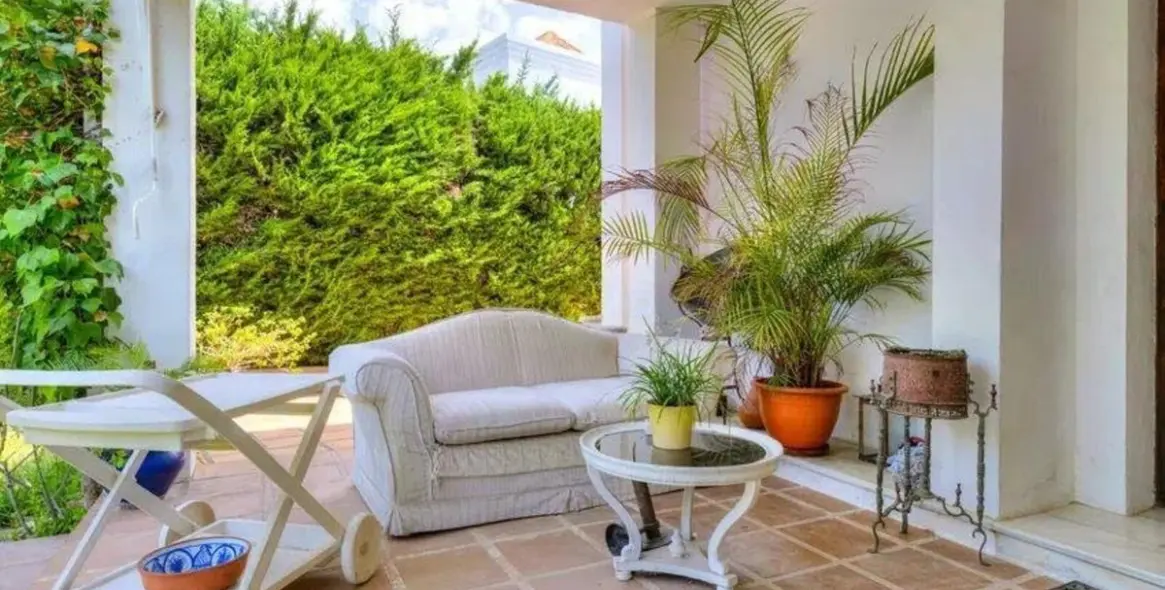 Продажа  отдельно стоящей виллы в Nueva Andalucía 11