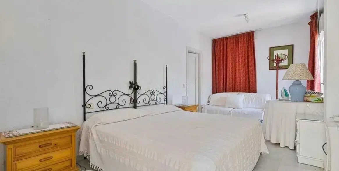 Продажа  отдельно стоящей виллы в Nueva Andalucía 14