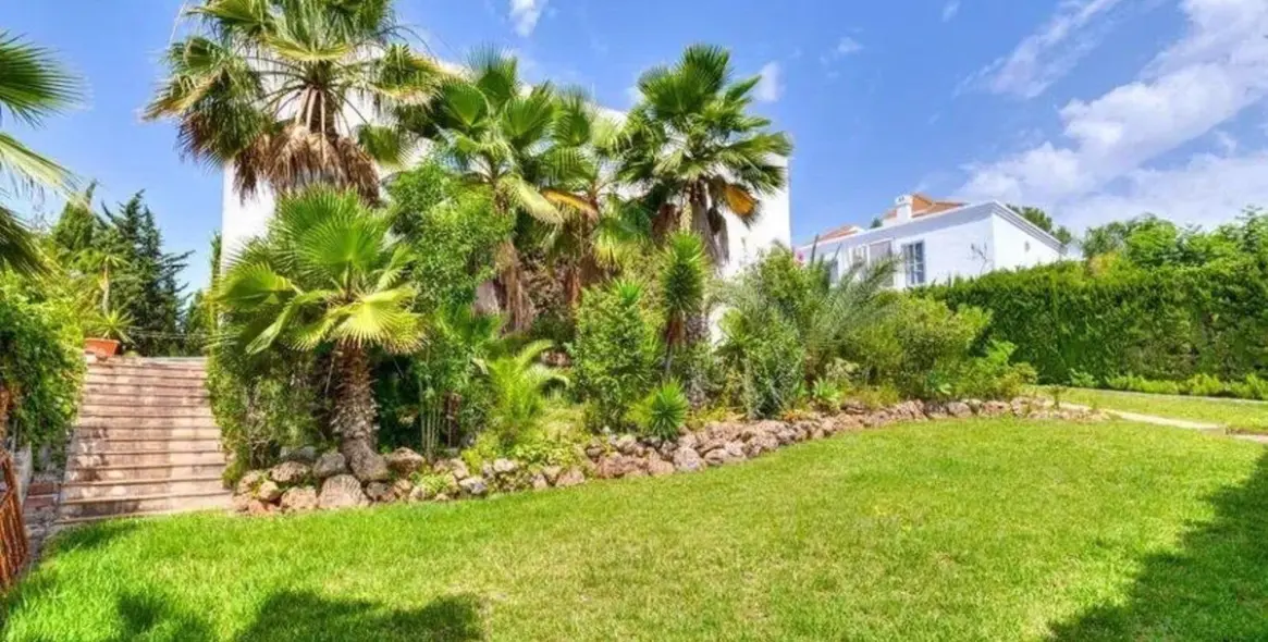 Продажа  отдельно стоящей виллы в Nueva Andalucía 16