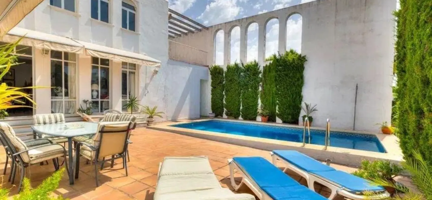 Venta de villa independiente en Nueva Andalucía 2