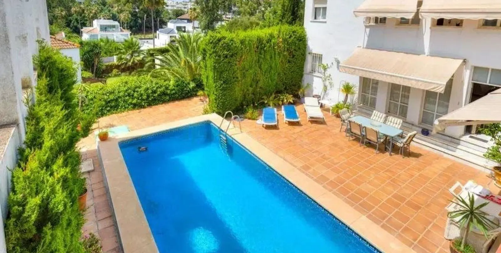 Venta de villa independiente en Nueva Andalucía 4