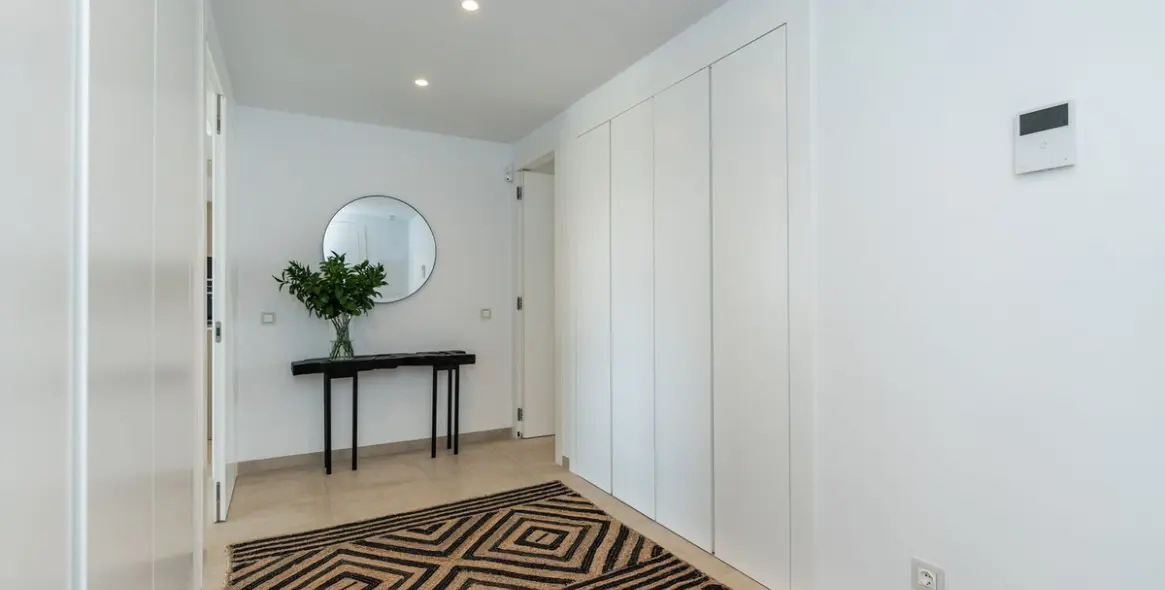 Sale of middle floor apartment in Estepona 4