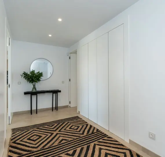 Sale of middle floor apartment in Estepona