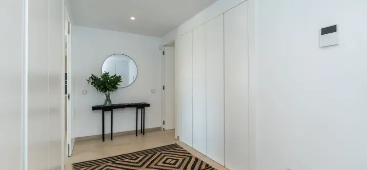 Sale of middle floor apartment in Estepona 3