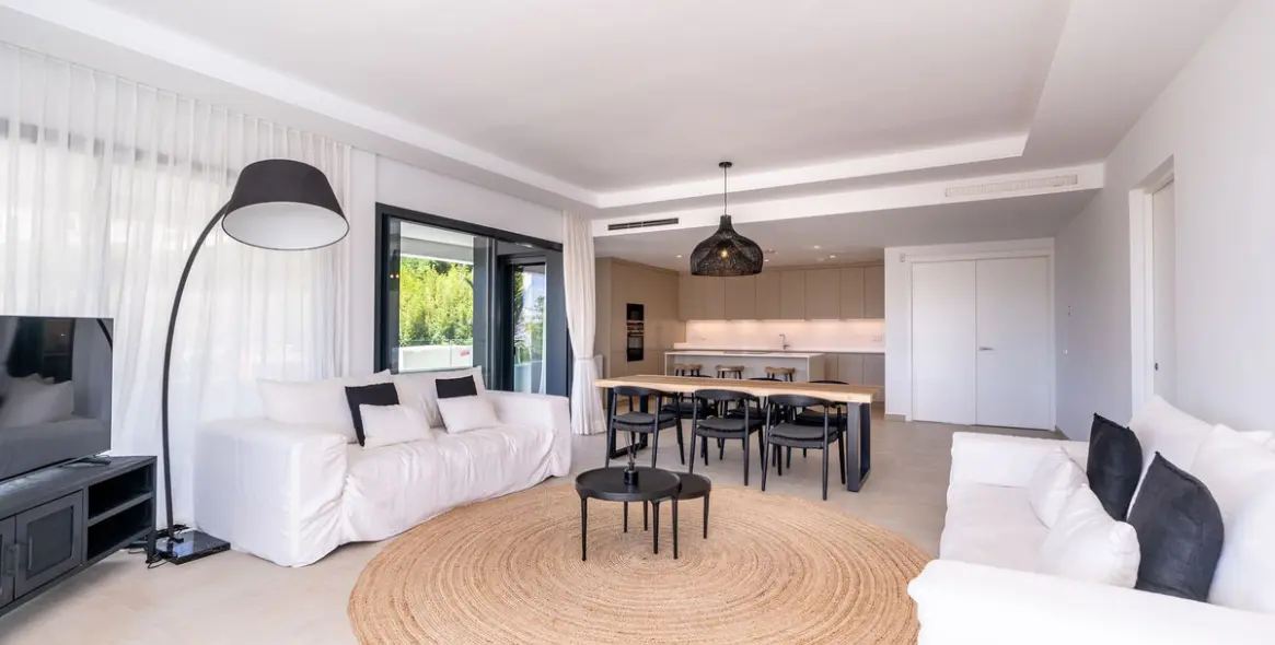 Sale of middle floor apartment in Estepona 9