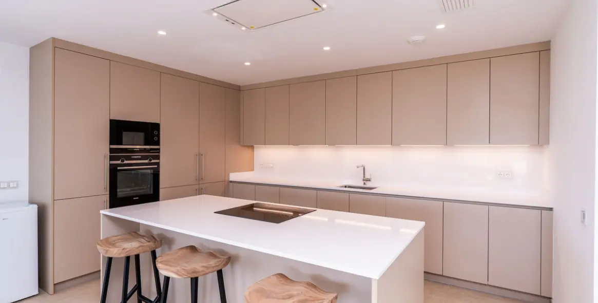 Sale of middle floor apartment in Estepona 11