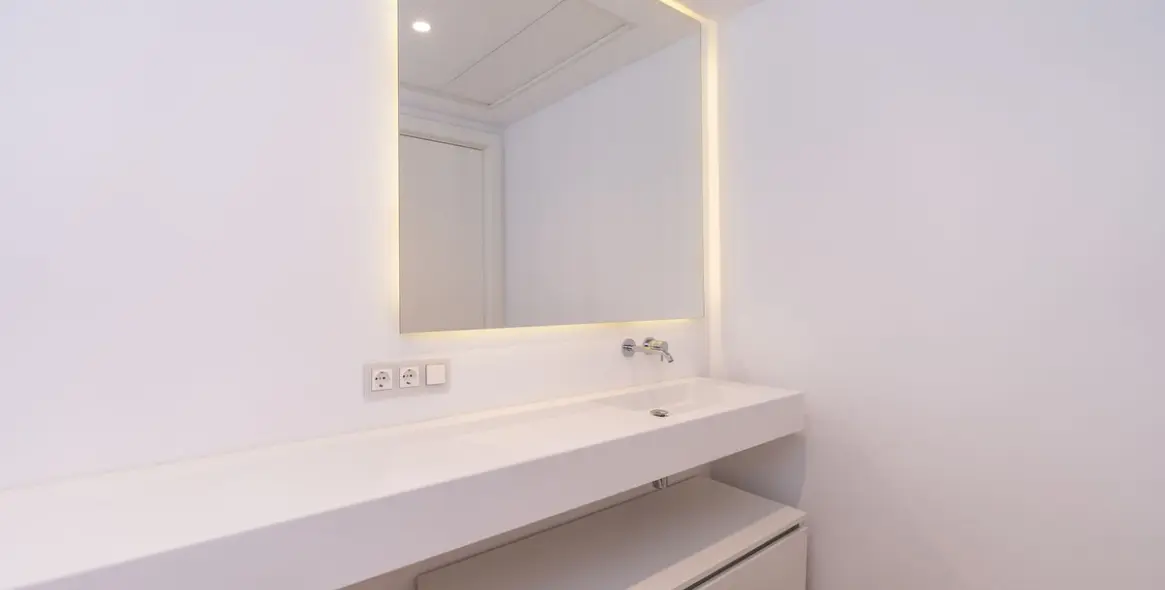 Sale of middle floor apartment in Estepona 14