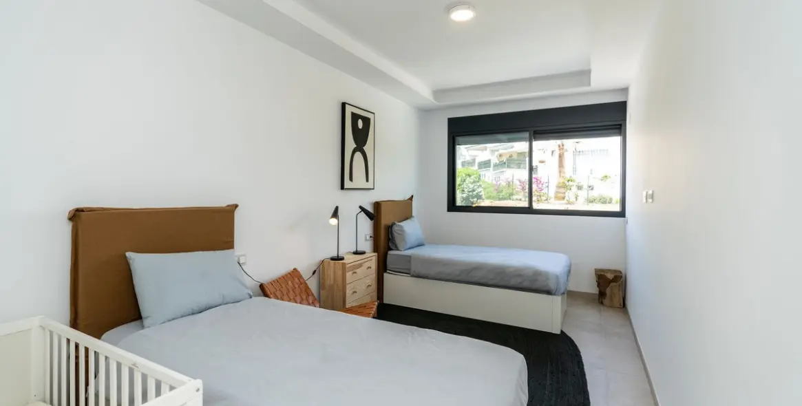 Sale of middle floor apartment in Estepona 16