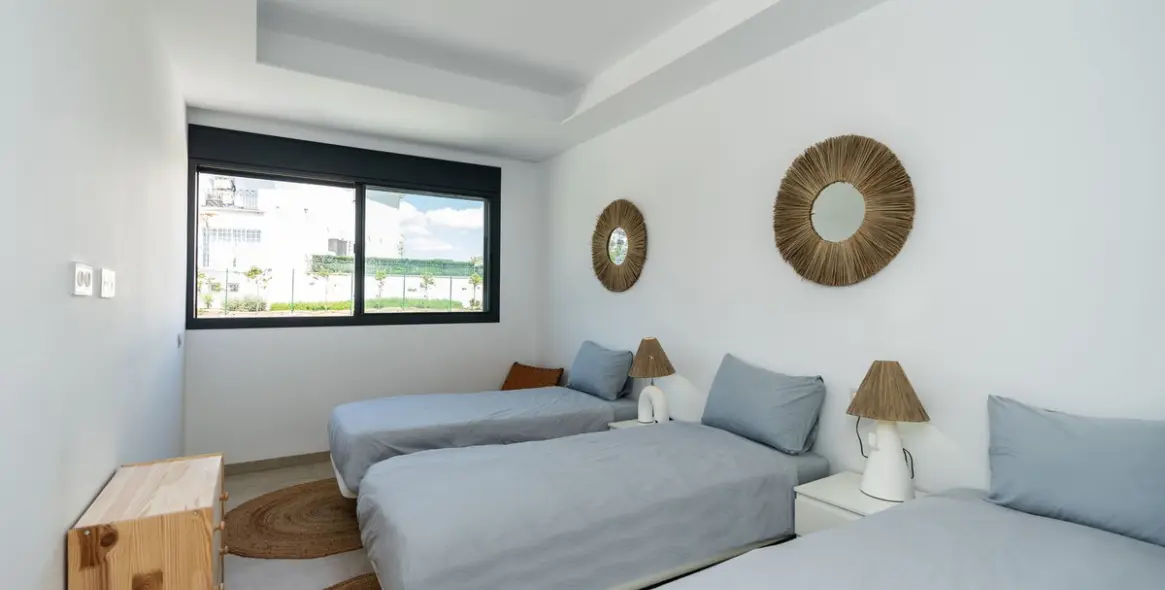 Sale of middle floor apartment in Estepona 17