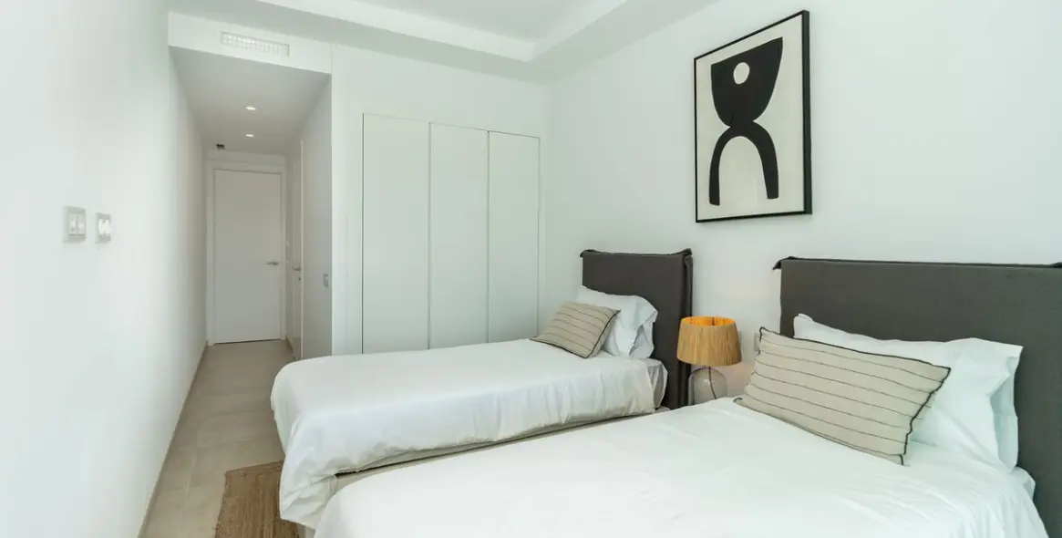 Sale of middle floor apartment in Estepona 19