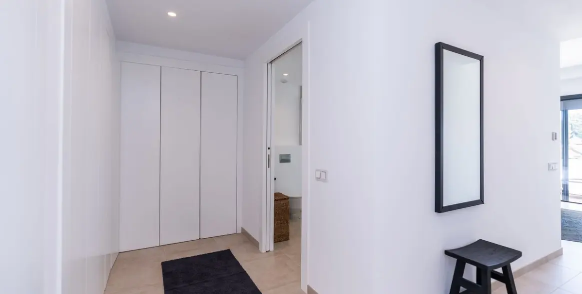 Sale of middle floor apartment in Estepona 22