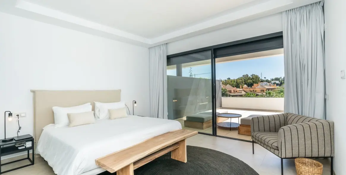 Sale of middle floor apartment in Estepona 23