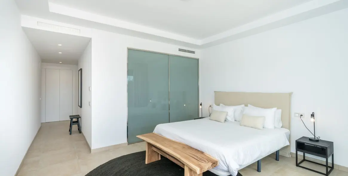Sale of middle floor apartment in Estepona 24
