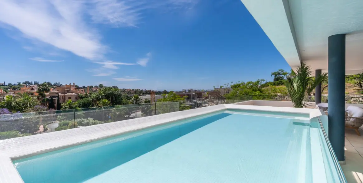Sale of middle floor apartment in Estepona 27