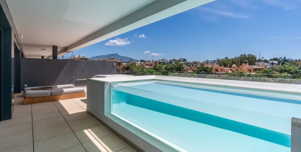 Sale of middle floor apartment in Estepona 29