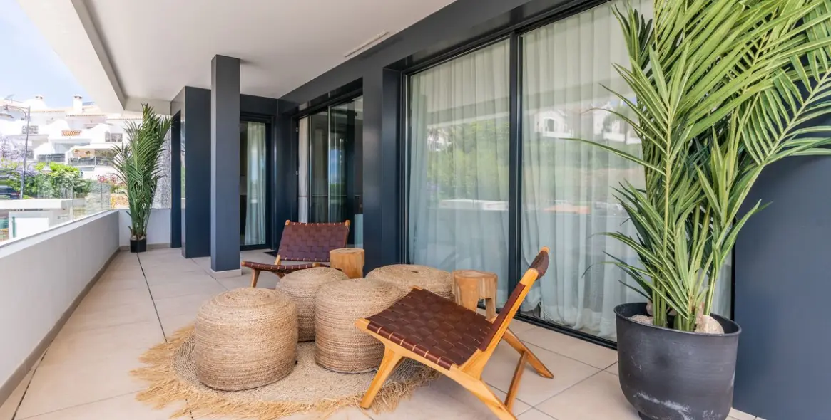 Sale of middle floor apartment in Estepona 34