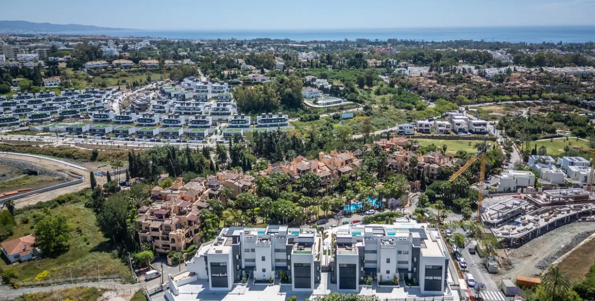 Sale of middle floor apartment in Estepona 38
