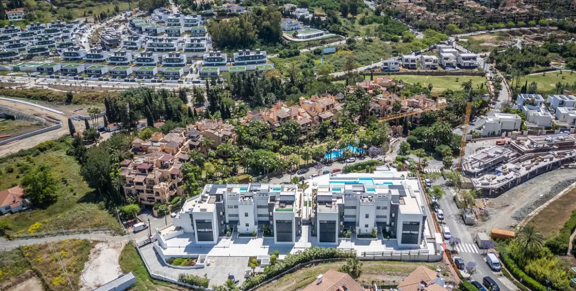Sale of middle floor apartment in Estepona 39