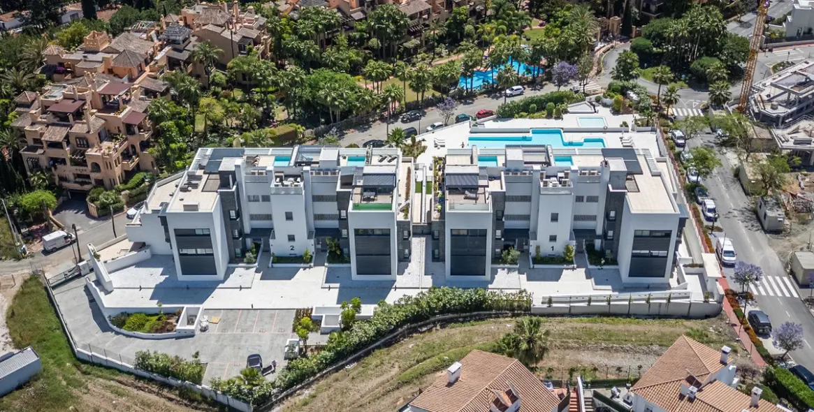 Sale of middle floor apartment in Estepona 40