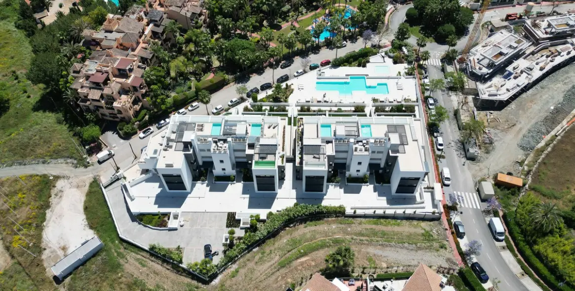 Sale of middle floor apartment in Estepona 41
