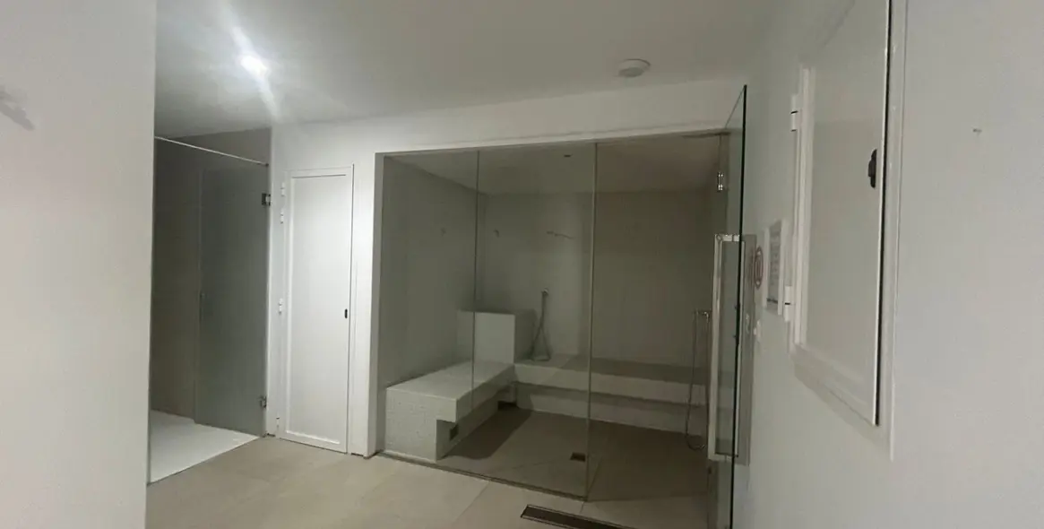 Sale of middle floor apartment in Estepona 45