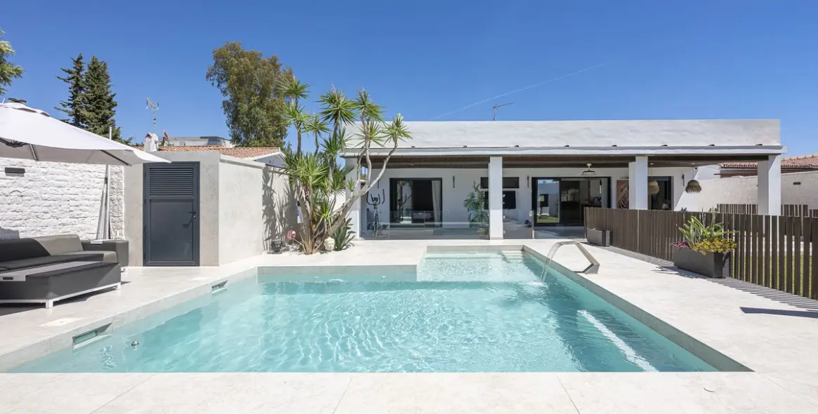 Venta de villa independiente en New Golden Mile 2