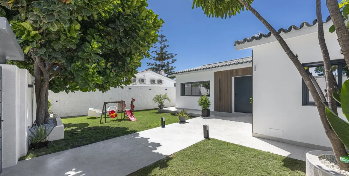 Venta de villa independiente en New Golden Mile 5