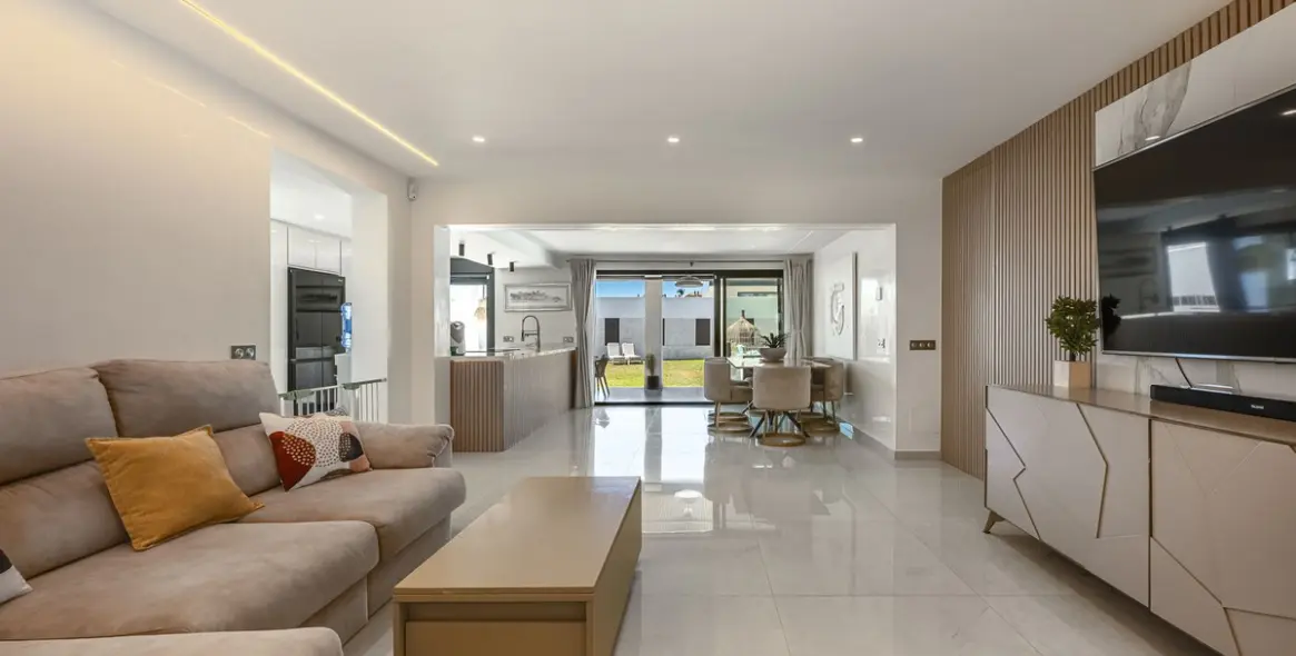 Venta de villa independiente en New Golden Mile 9