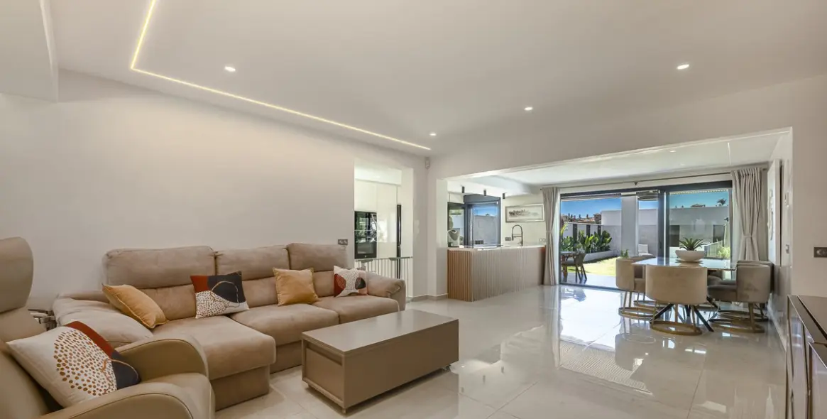 Venta de villa independiente en New Golden Mile 10