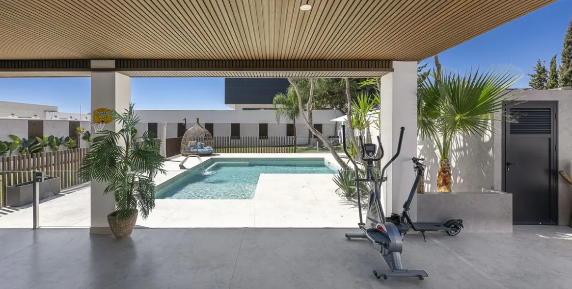 Venta de villa independiente en New Golden Mile 23