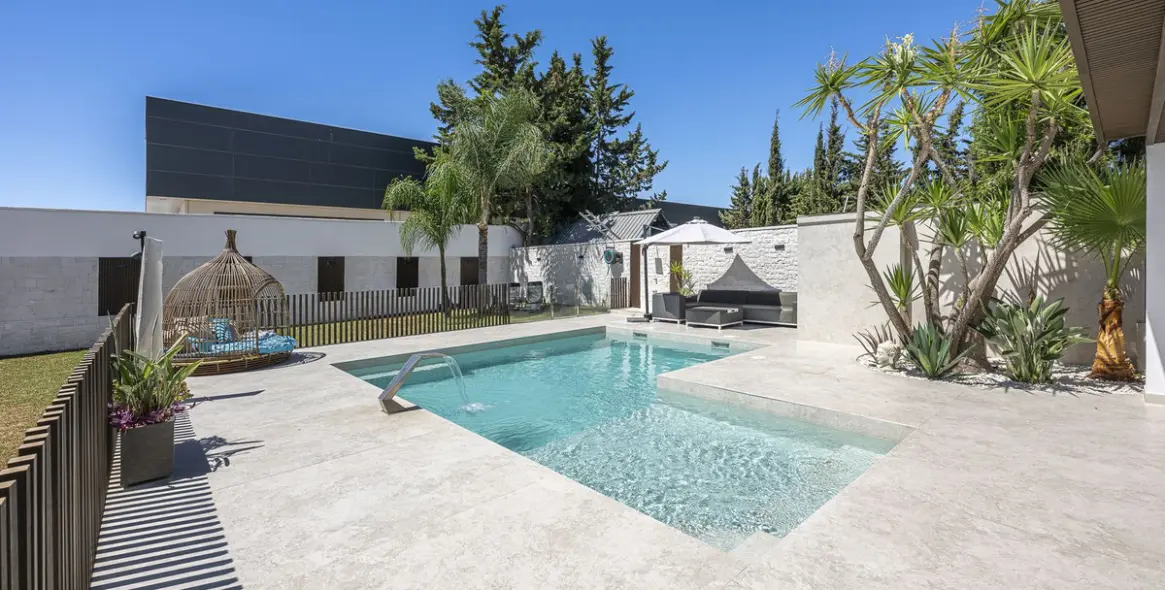 Venta de villa independiente en New Golden Mile 24