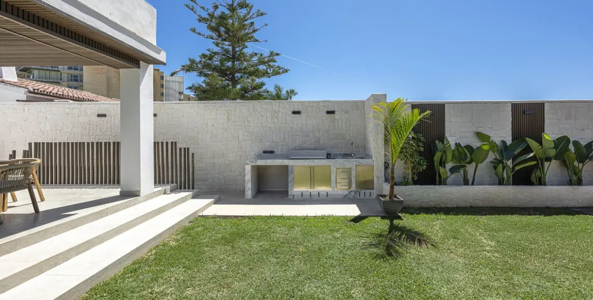 Venta de villa independiente en New Golden Mile 25