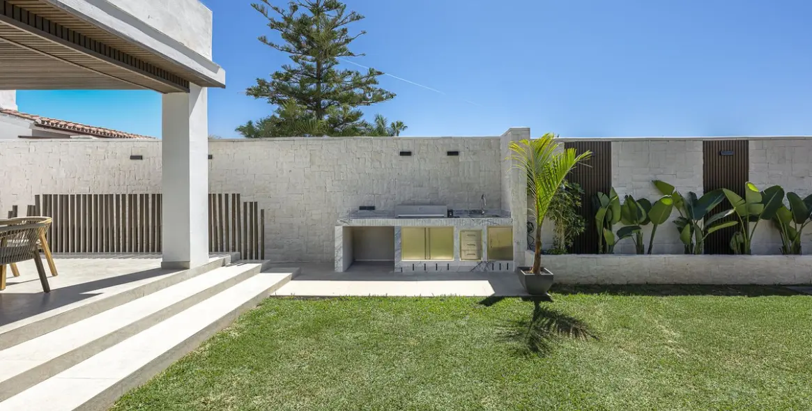 Venta de villa independiente en New Golden Mile 27