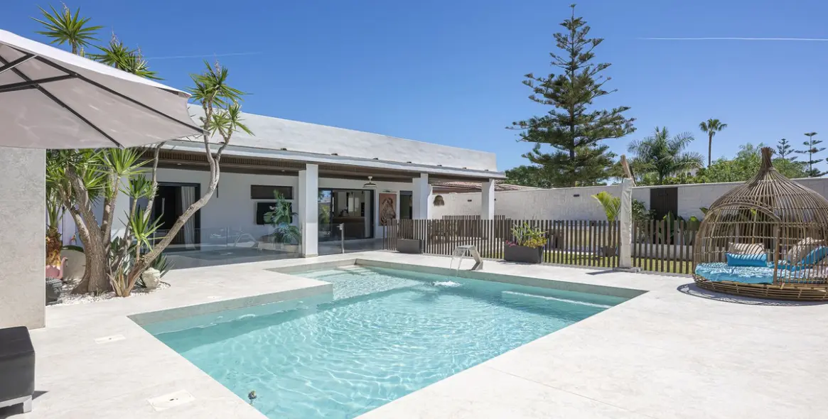 Venta de villa independiente en New Golden Mile 30