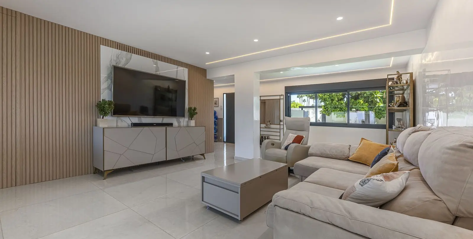 Venta de villa independiente en New Golden Mile 11