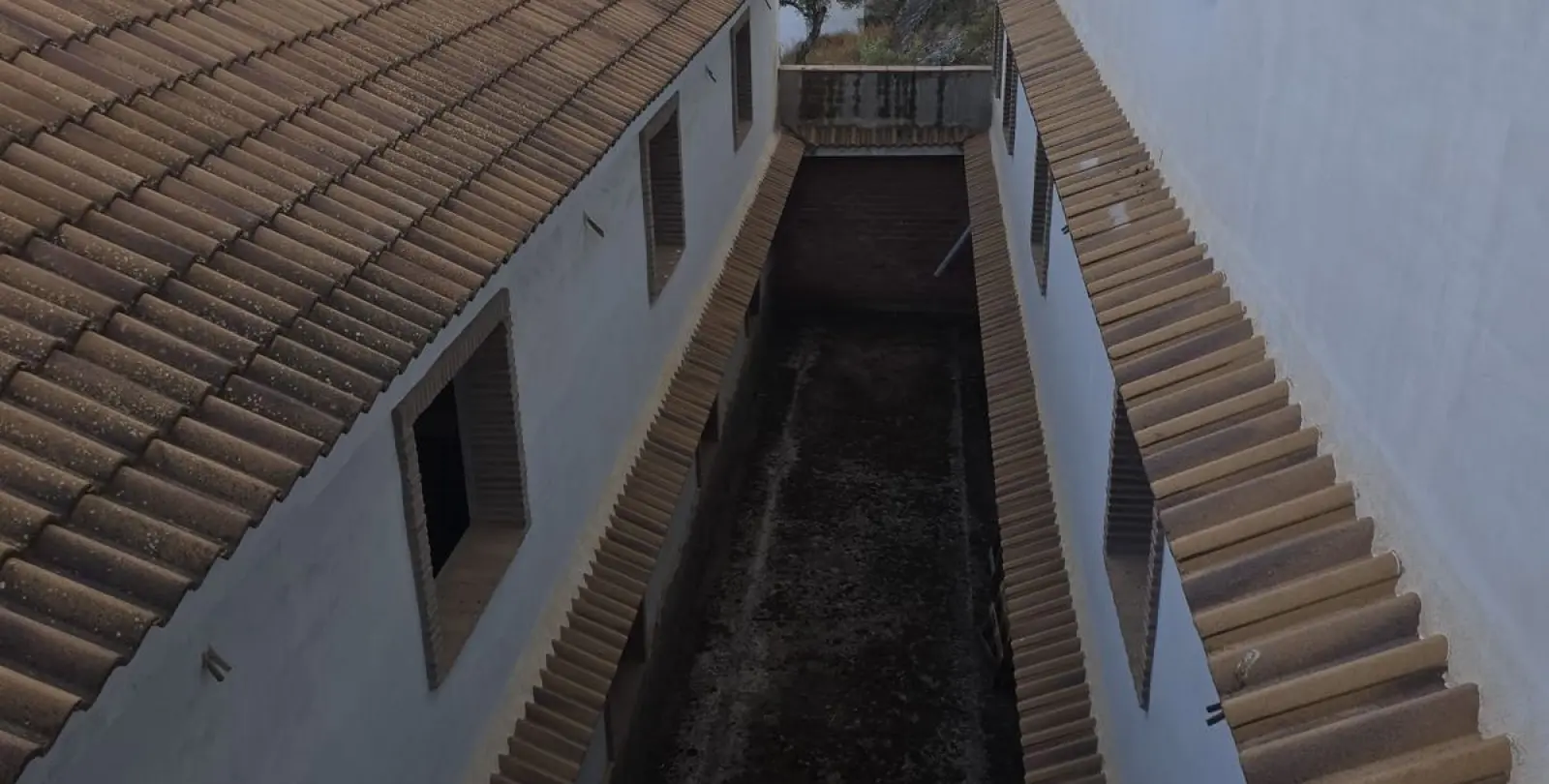 Sale of hotel in Guaro 2