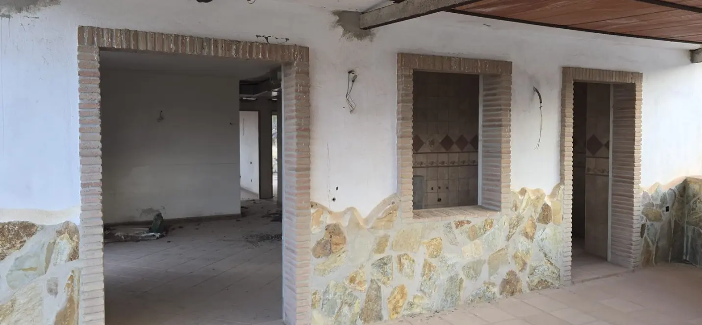 Venta de hotel en Guaro 3