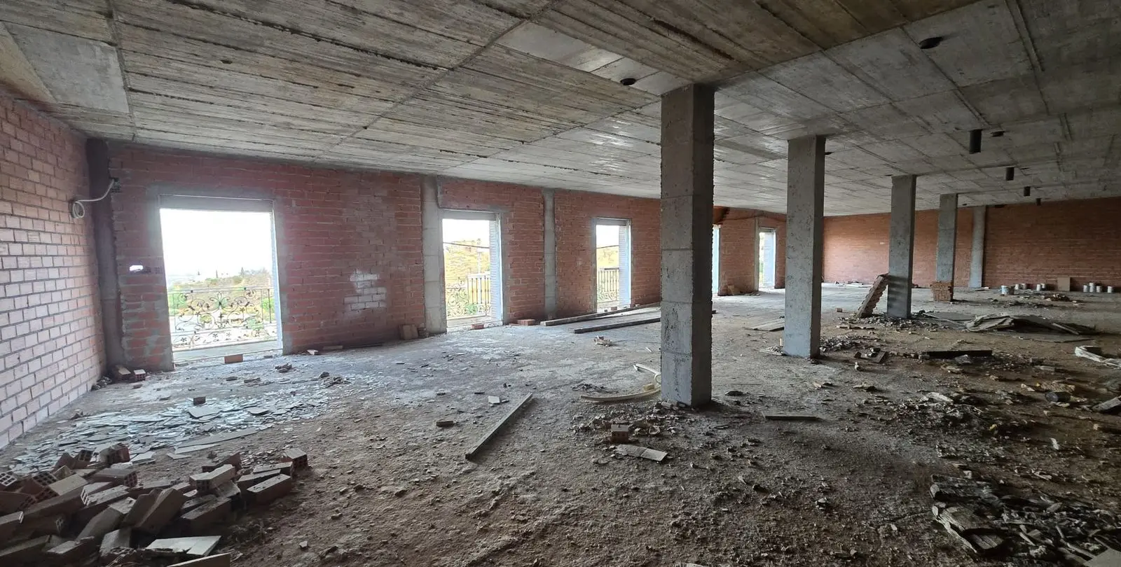 Sale of hotel in Guaro 7