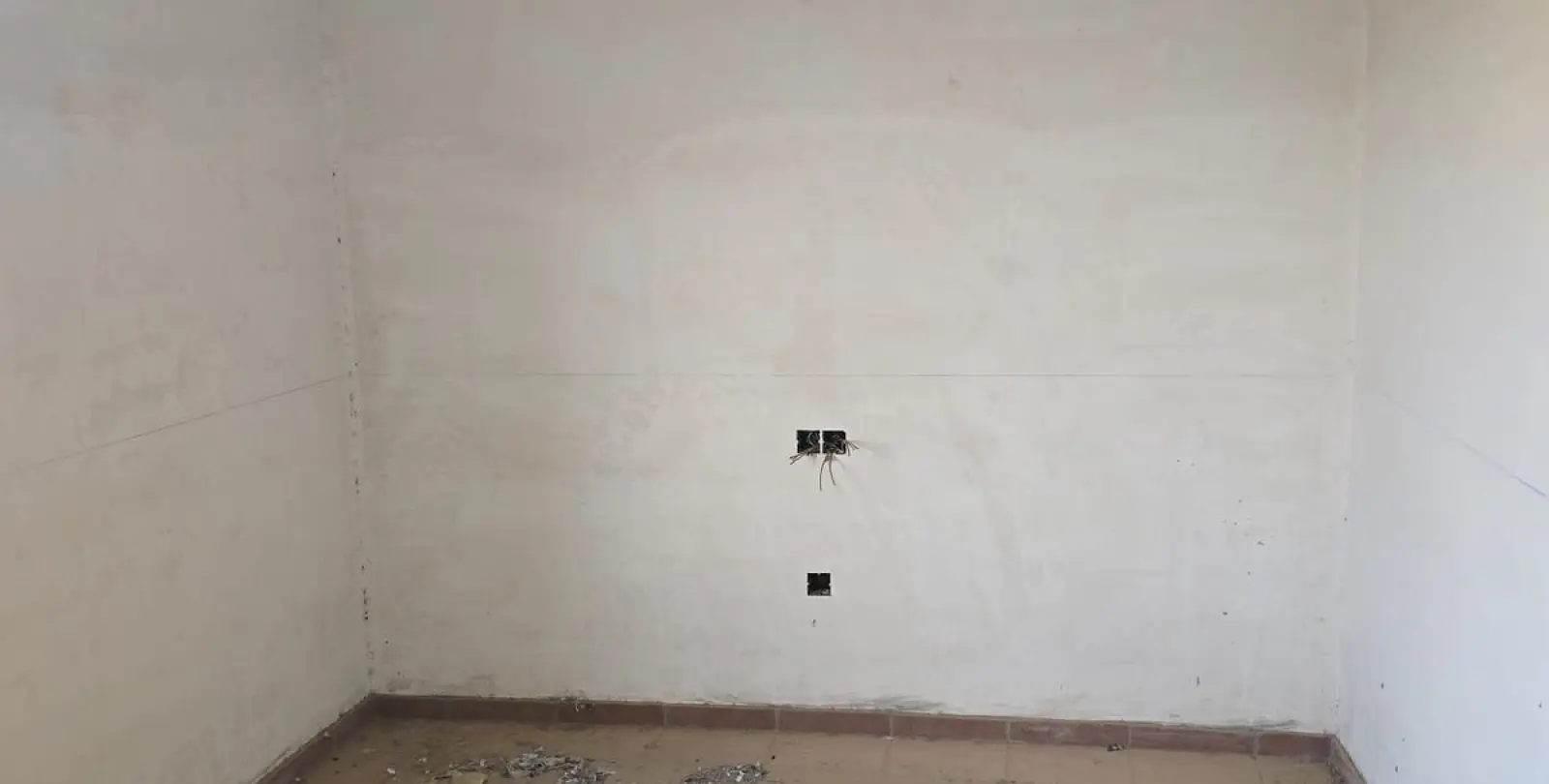 Sale of hotel in Guaro 13