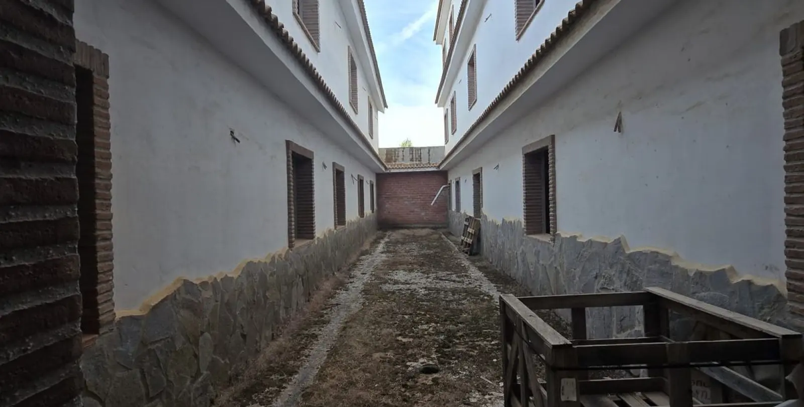 Sale of hotel in Guaro 17