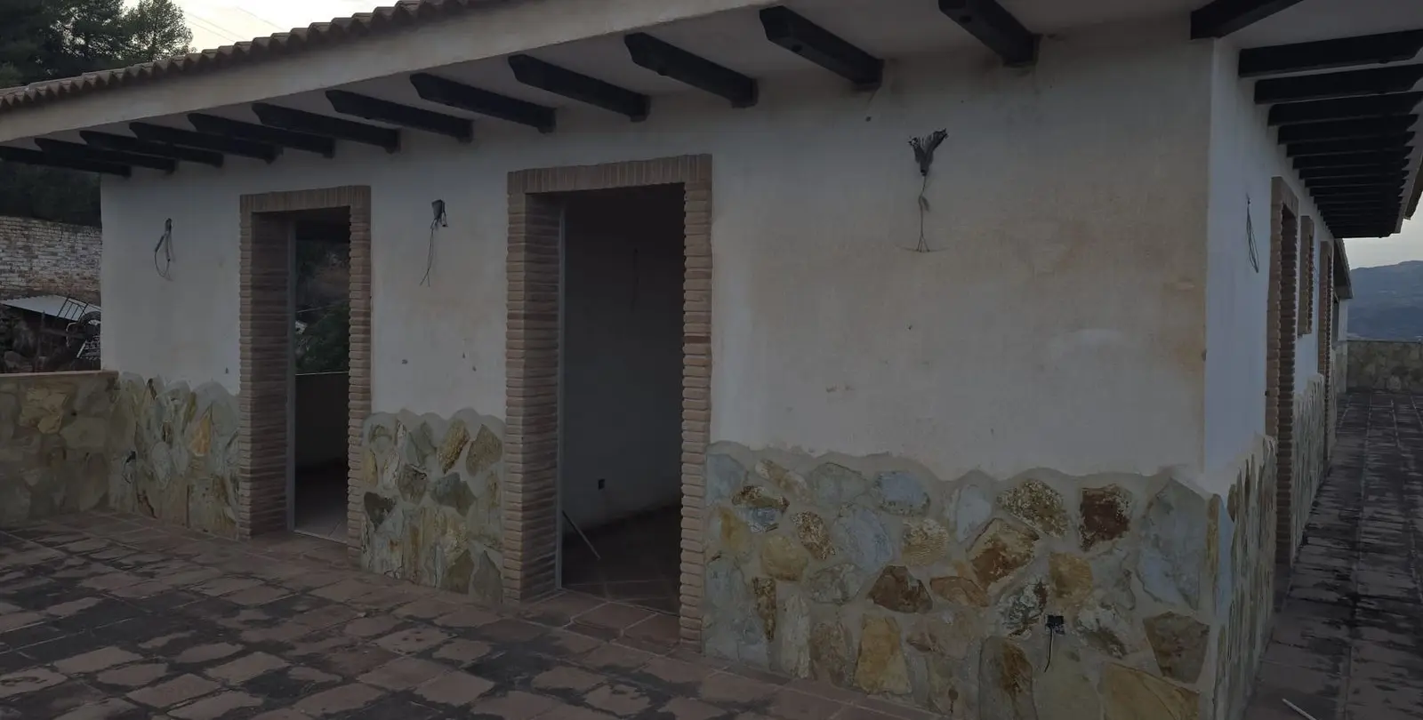Sale of hotel in Guaro 19