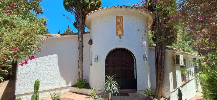 Продажа  отдельно стоящей виллы в Calahonda 2