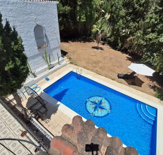 Продажа  отдельно стоящей виллы в Calahonda