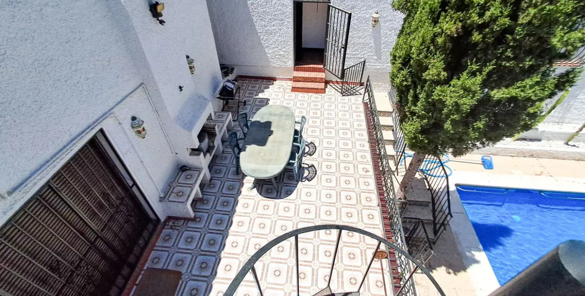 Продажа  отдельно стоящей виллы в Calahonda 5