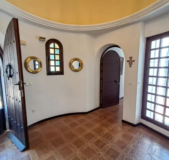 Продажа  отдельно стоящей виллы в Calahonda