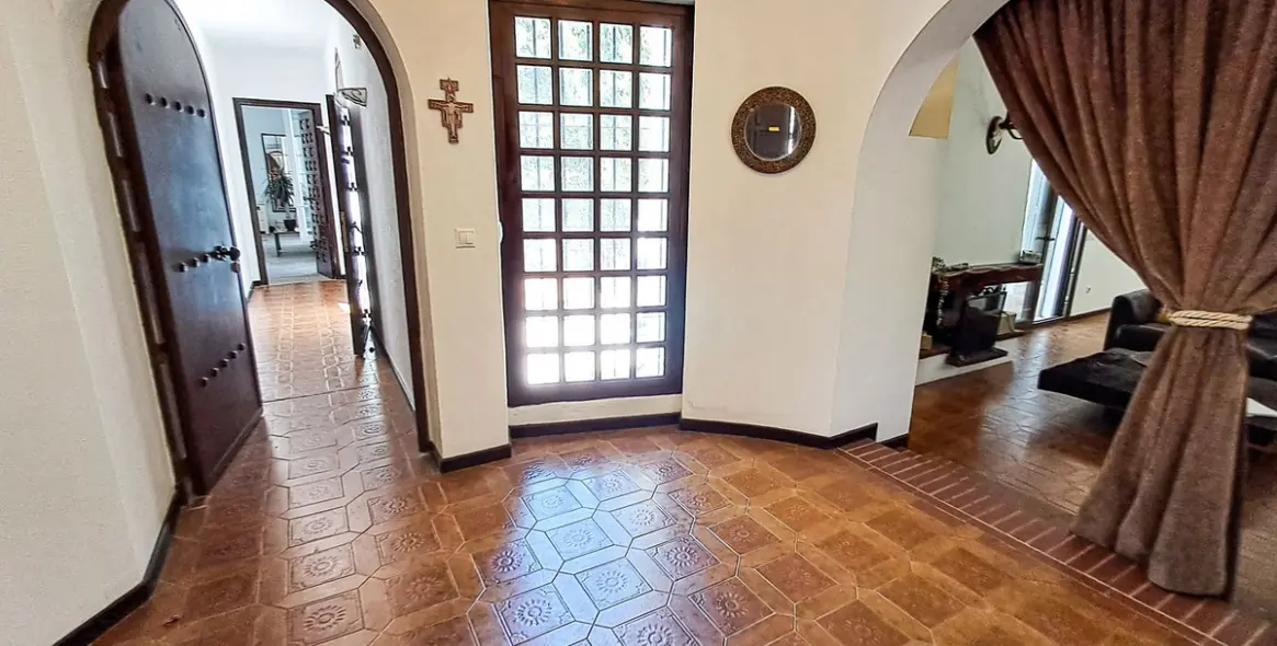 Продажа  отдельно стоящей виллы в Calahonda 18