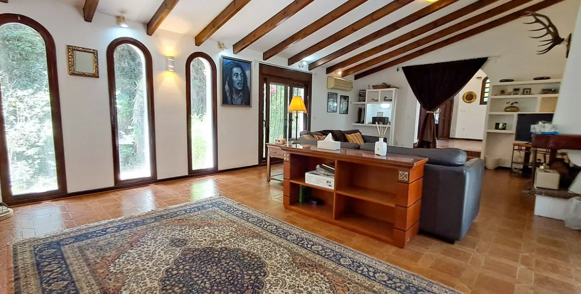 Sale of detached villa in Calahonda 3