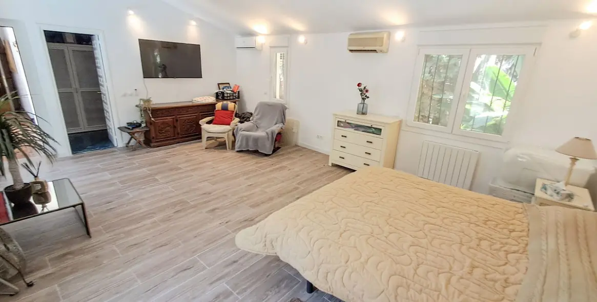 Sale of detached villa in Calahonda 5