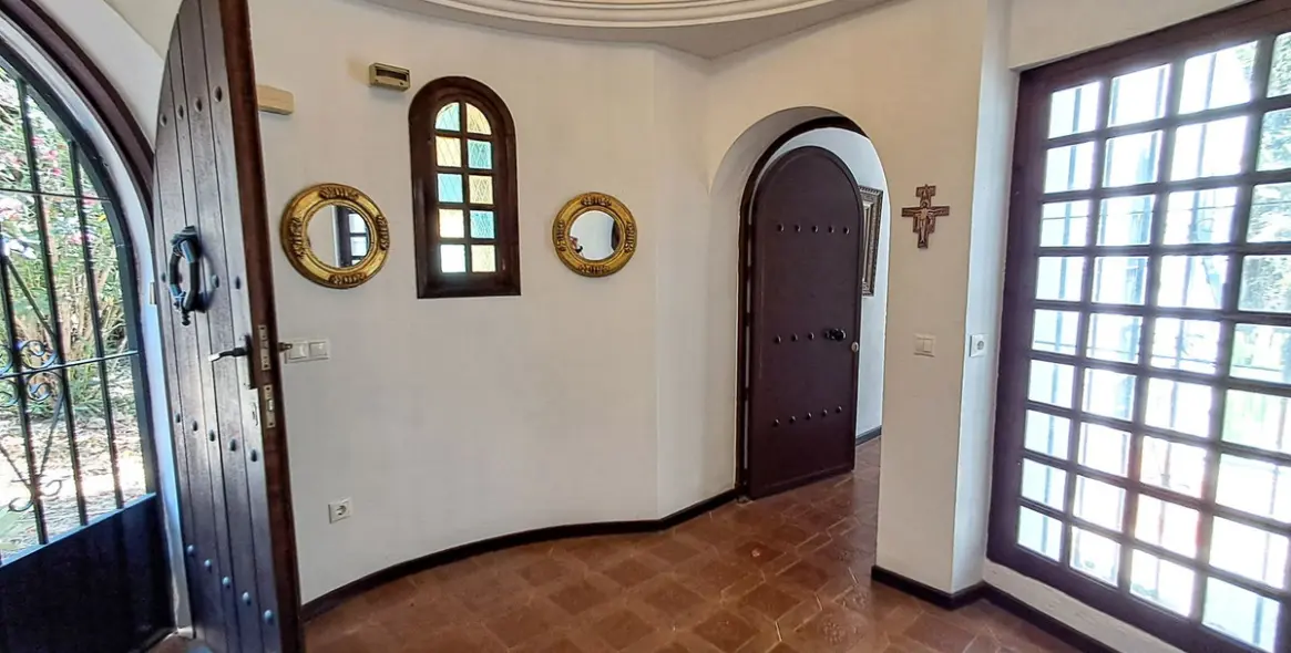 Sale of detached villa in Calahonda 15